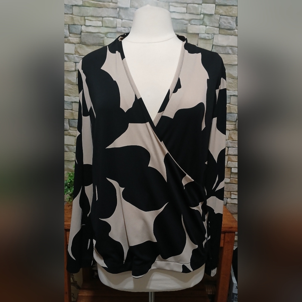 Alfani Black and‎ Cream Blouse Business Casual